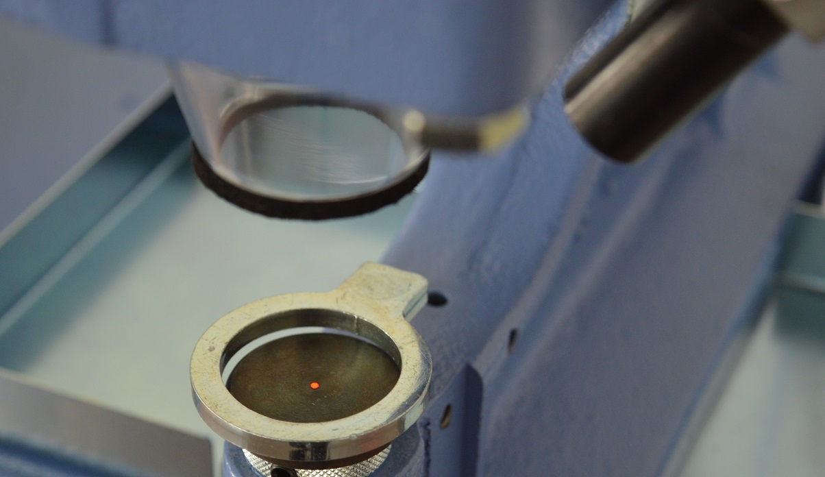 RED POINT DEVICE FOR POSITIONING SNAPS